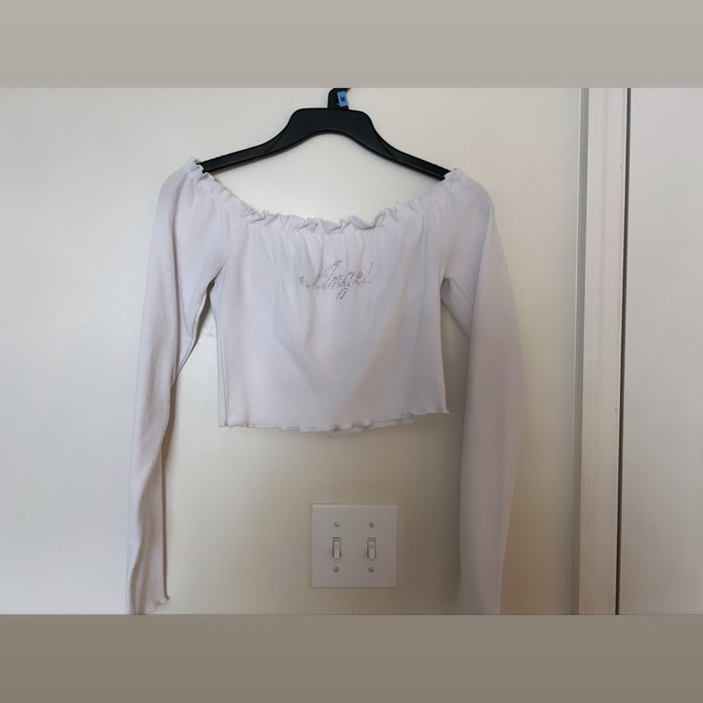 This a white crop off the shoulder tee